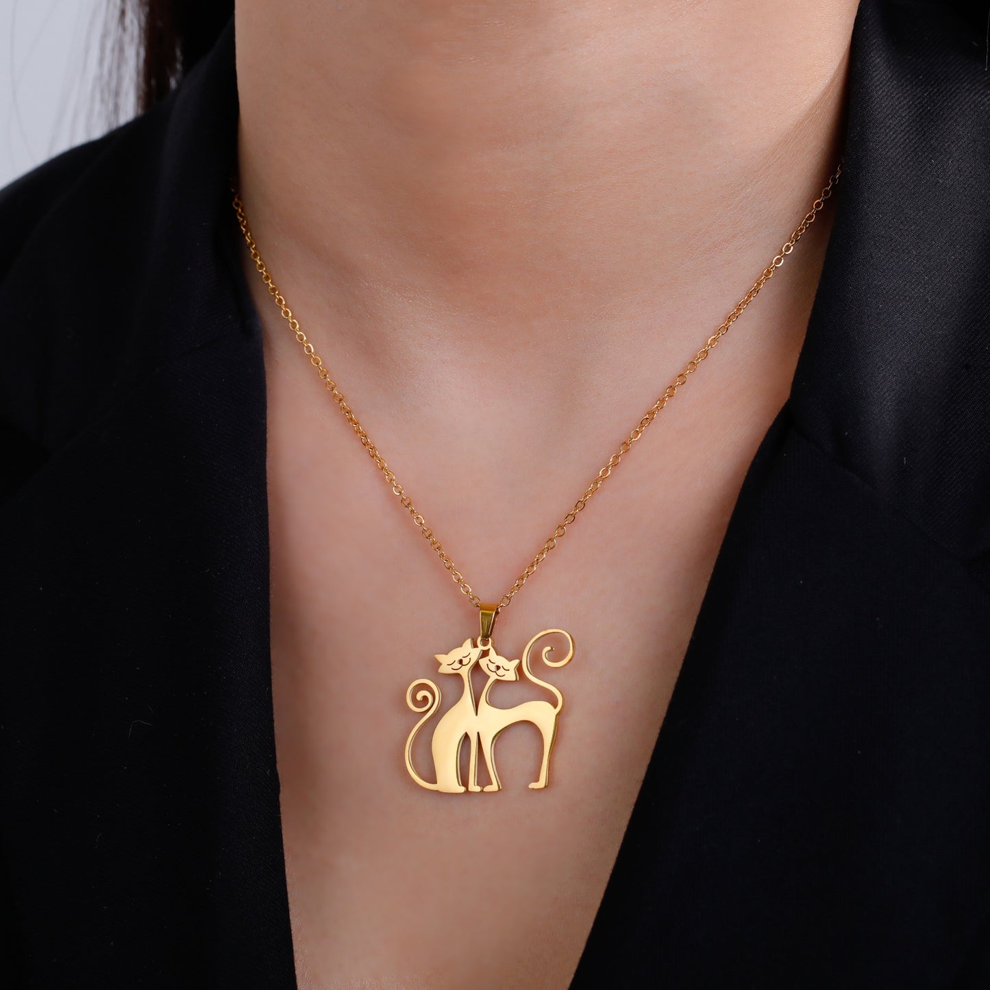 Cute Cartoon Glossy Hollow-Out Intimate Cat Pendant Necklace – Adorable and Stylish