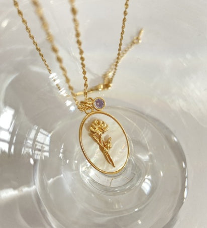 Vintage Birth Flower Oval Pearl Necklace with Birthstone – Timeless and Personalized Elegance