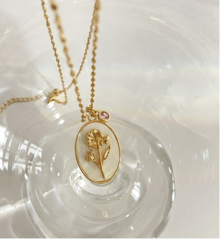 Vintage Birth Flower Oval Pearl Necklace with Birthstone – Timeless and Personalized Elegance