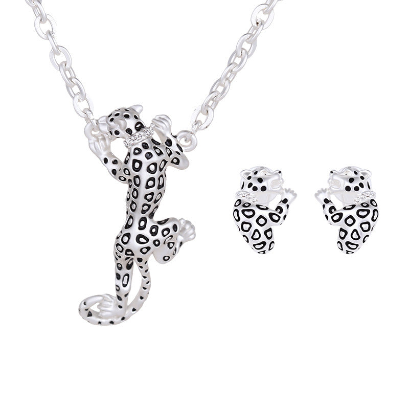 Gold/Silver Leopard Diamond-Studded Necklace and Earrings Set – Bold and Elegant Jewelry