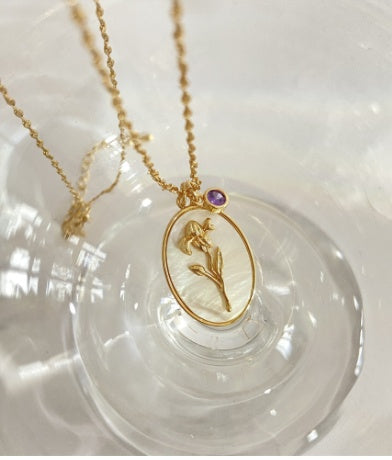 Vintage Birth Flower Oval Pearl Necklace with Birthstone – Timeless and Personalized Elegance